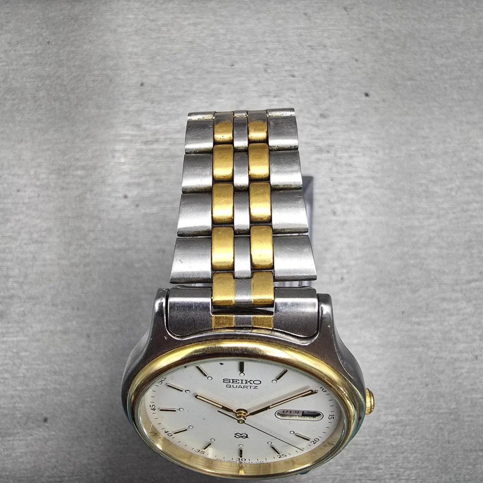Seiko SQ Watch Men 34mm White Dial Two Tone Daydate 5Y23-7050 New Battery VTG4