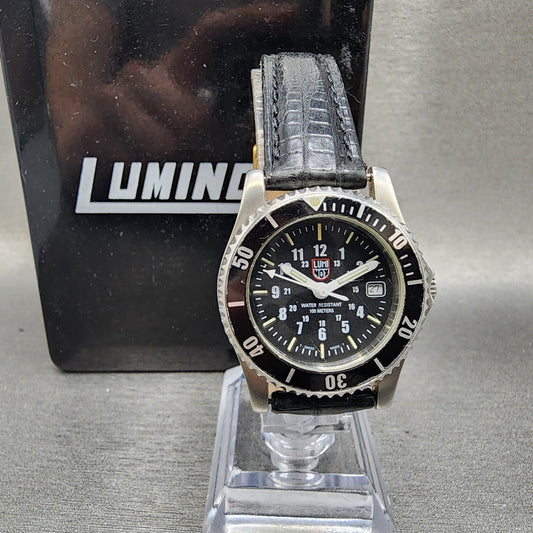 Luminox Dive Watch Women 29mm Black Dial Silver Tone Date Round 1530 New Battery0
