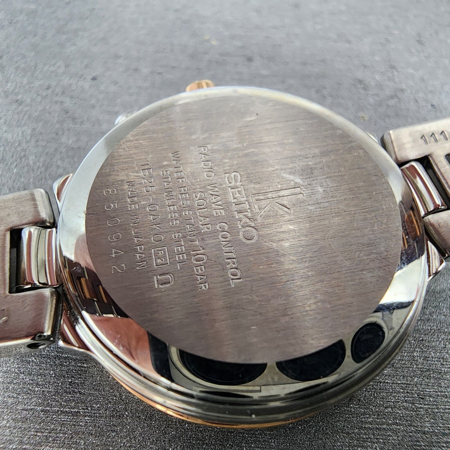 Seiko Lukia Watch Women 28mm Silver Dial Two Tone Date Solar Round Runs SSVV02012