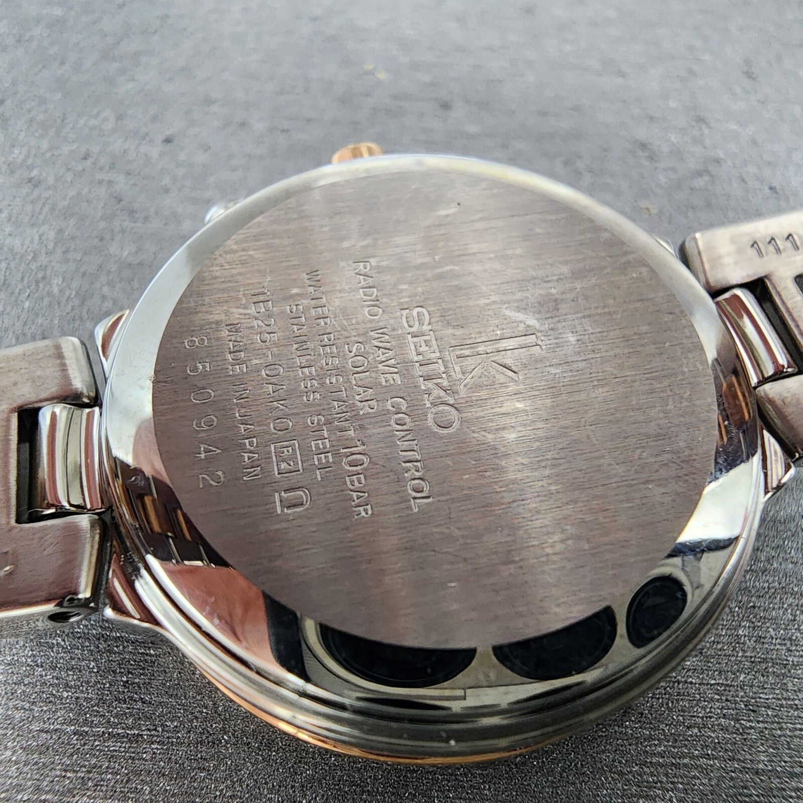 Seiko Lukia Watch Women 28mm Silver Dial Two Tone Date Solar Round Runs SSVV02012