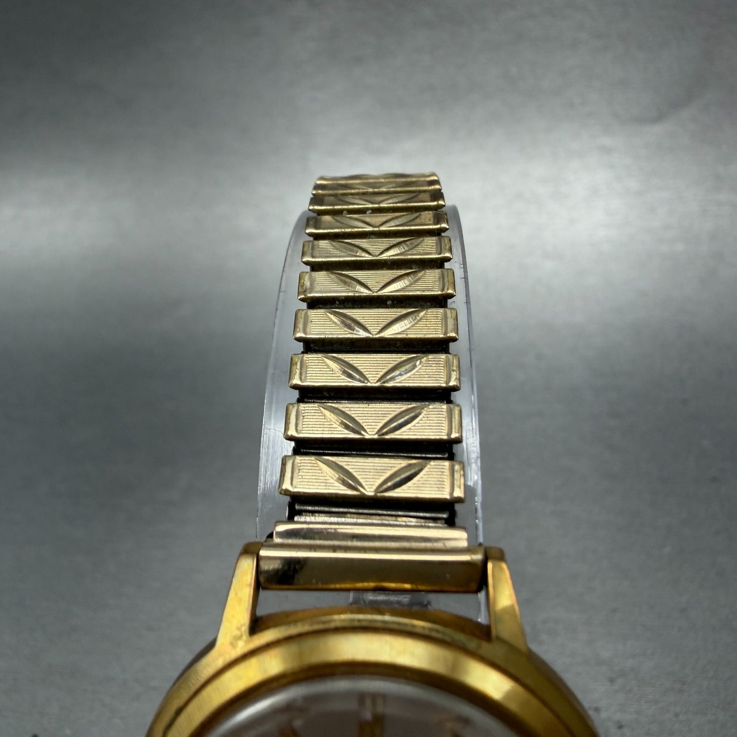 Seiko Chorus Watch Women 29mm Silver Dial Gold Tone Manual 2104-0080 Runs VTG4