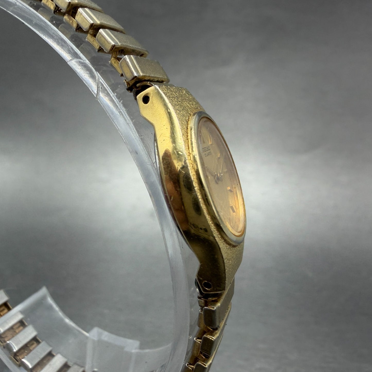 Seiko Watch Women 17mm Champagne Dial Gold Tone Oval 2Y00-5E29 New Battery VTG4