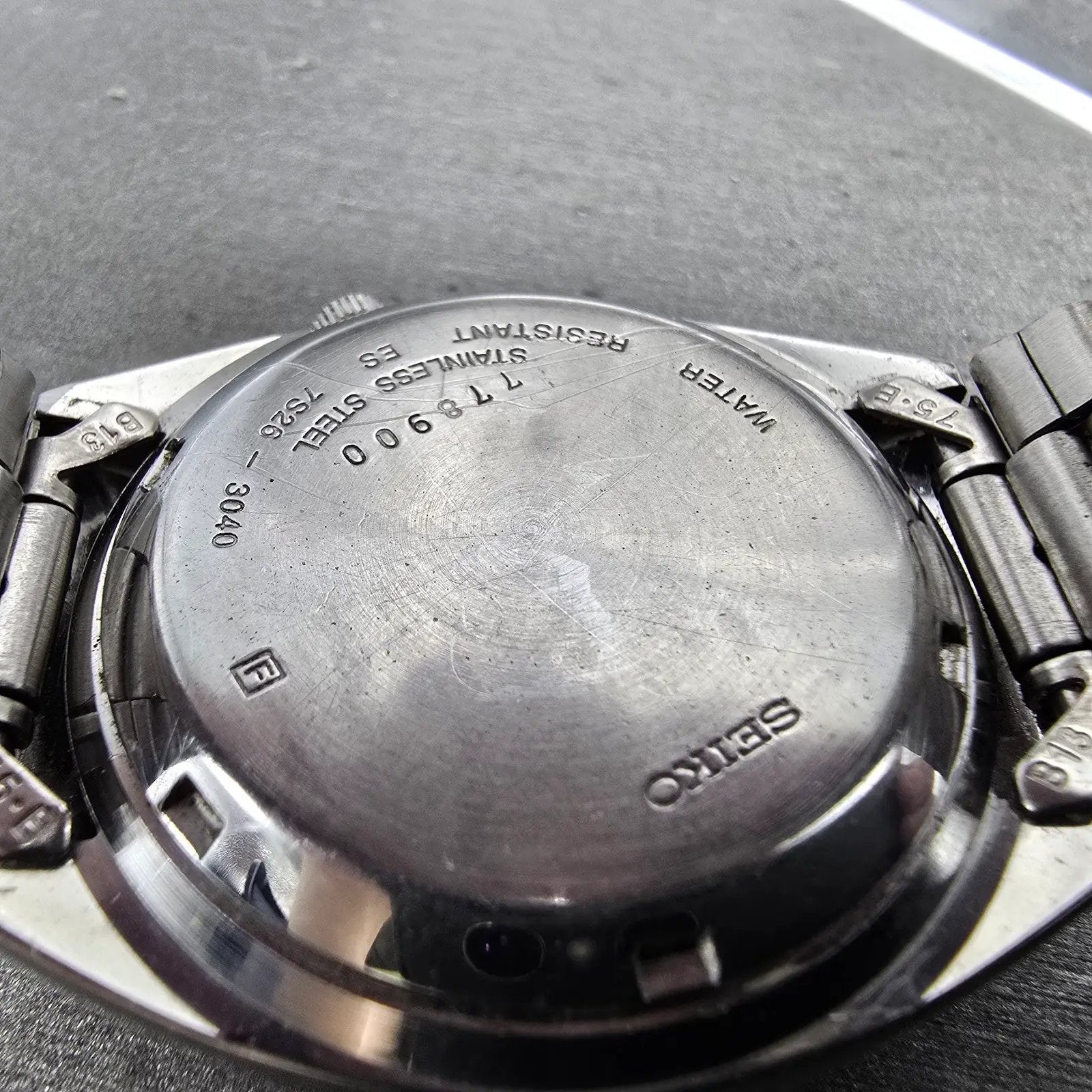 Seiko 5 Automatic Watch Men 37mm Silver Dial Silver Tone Daydate 7S26-3040 Runs10