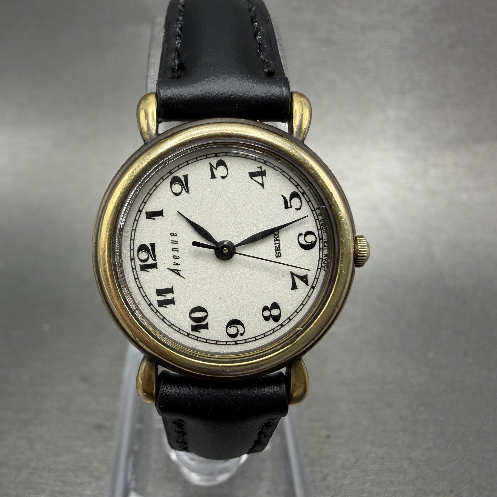Seiko Avenue Watch Women 24mm Silver Dial Gold Tone Round 1F210C60 New Battery0