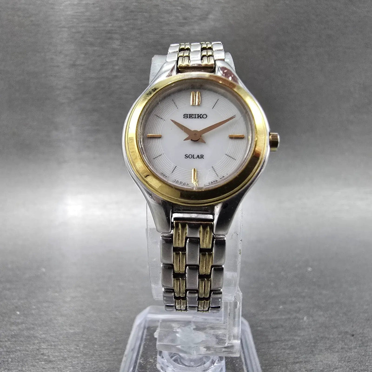 Seiko Solar Watch Women 22mm White Dial Two Tone Round V115-0AG0 Runs CRACKED5