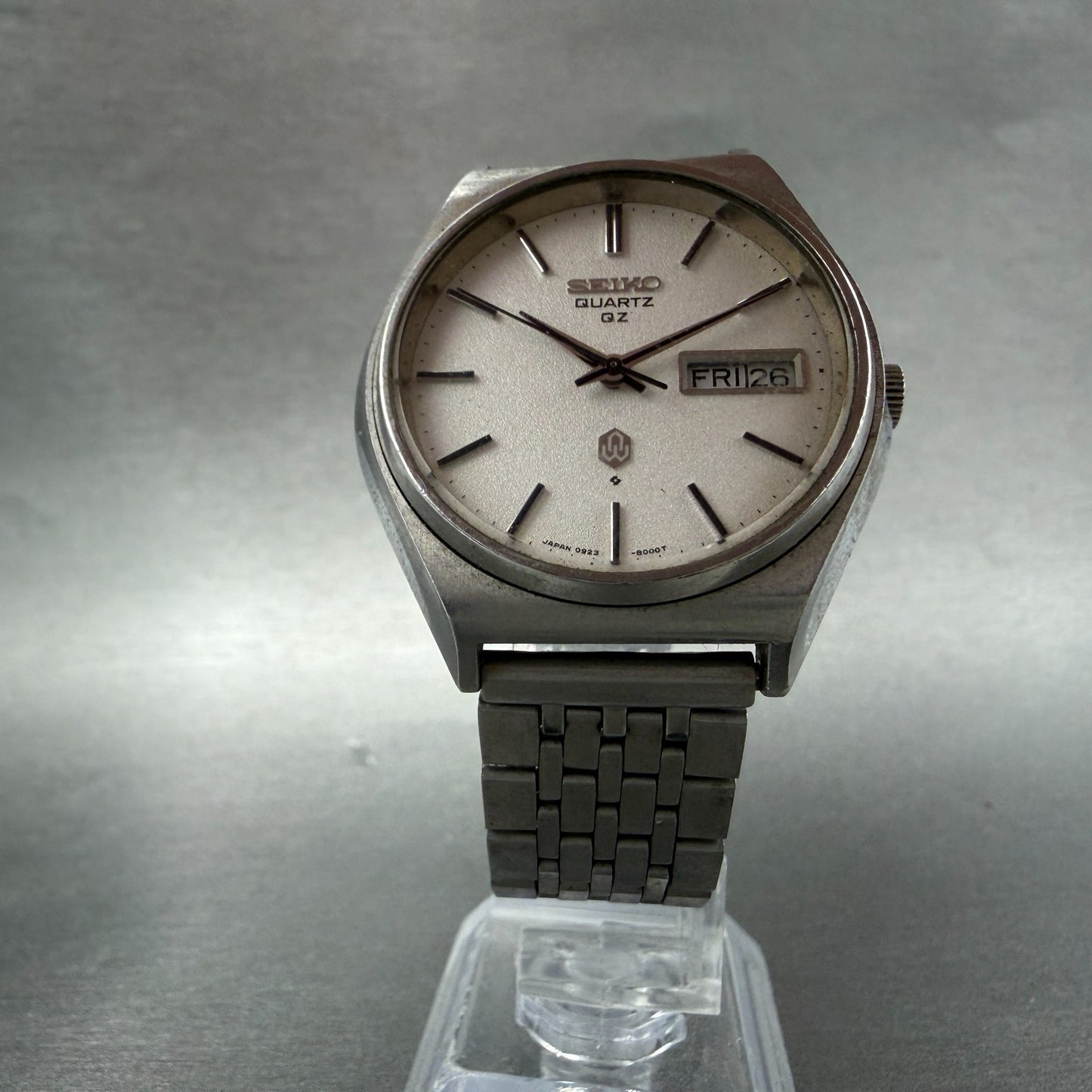 Seiko QZ Watch Men 37mm Silver Dial Silver Tone READ!!! Daydate 0923-8060 NewBat5