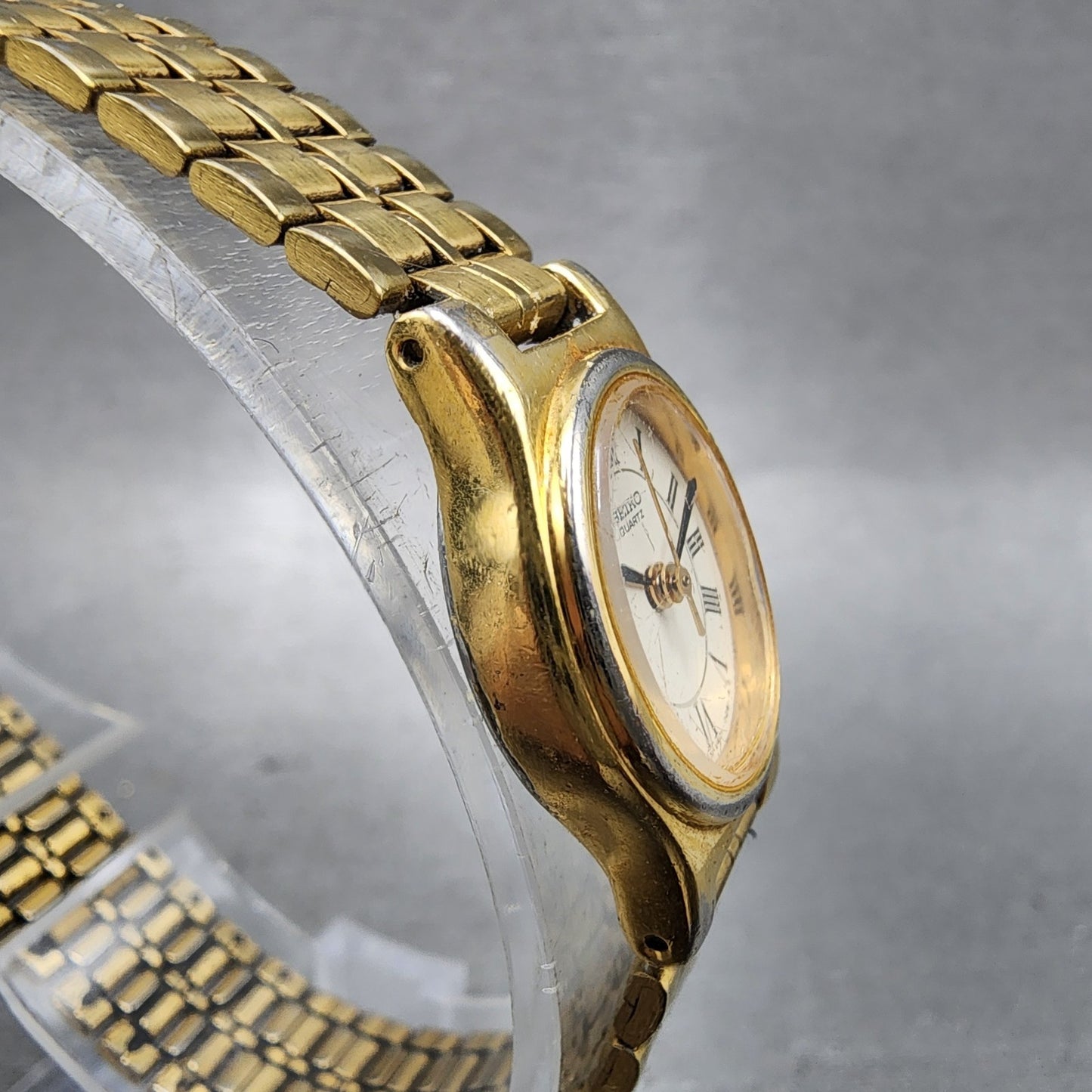 Seiko Watch Women 18mm White Dial Gold Tone Oval V4015109 New Battery VTG3