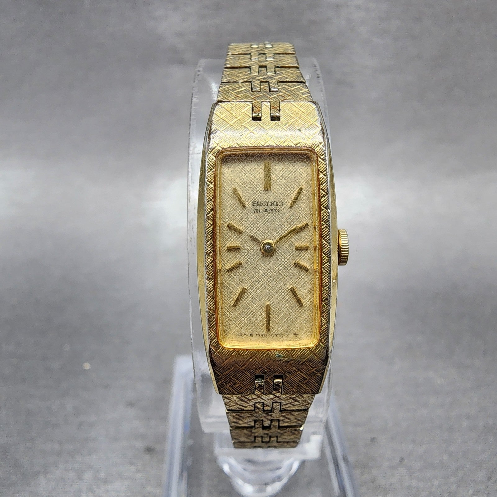 Seiko Tank Watch Women 13mm Champagne Dial Gold Tone 13205229 New Battery0
