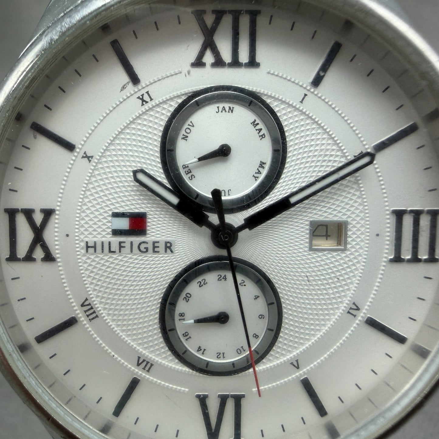 Tommy Hilfiger Watch Men 44mm Silver Dial Silver Tone Date Month New Battery1