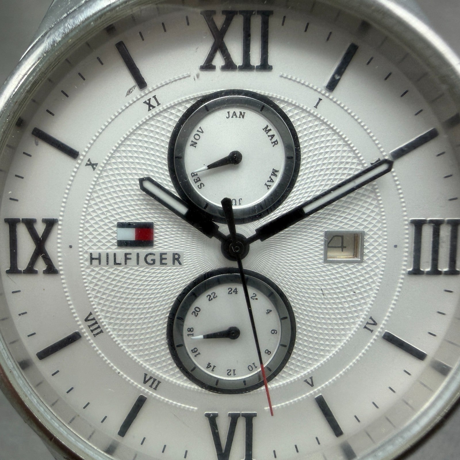 Tommy Hilfiger Watch Men 44mm Silver Dial Silver Tone Date Month New Battery1