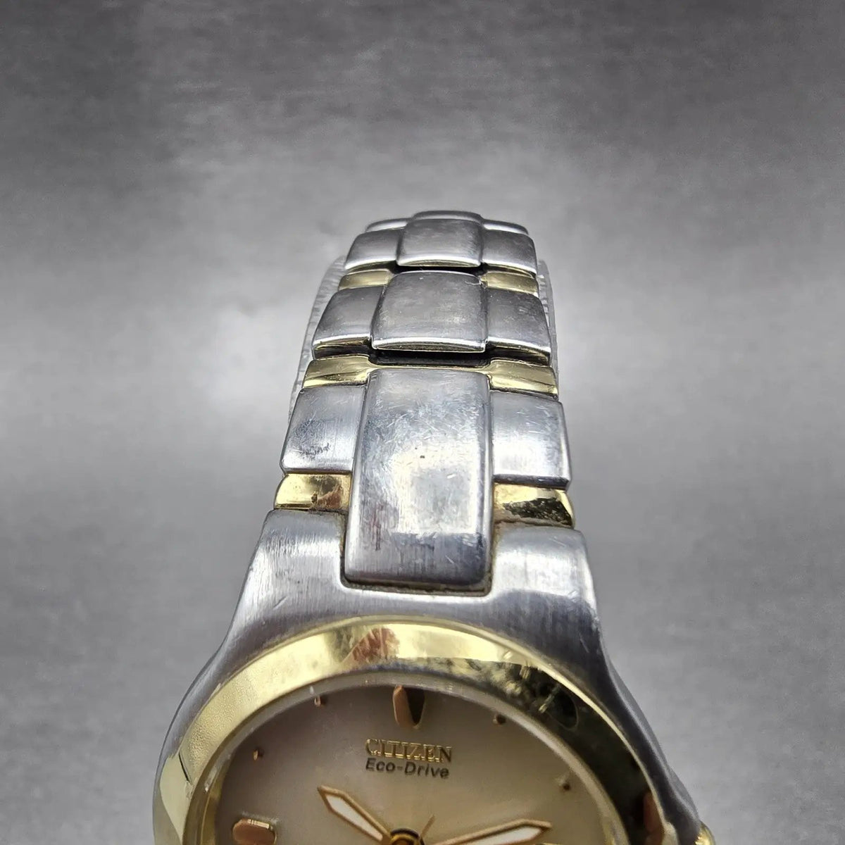Citizen Eco-Drive Watch Women 25mm Cream Dial Two Tone Date E011-K16784 Runs JP4