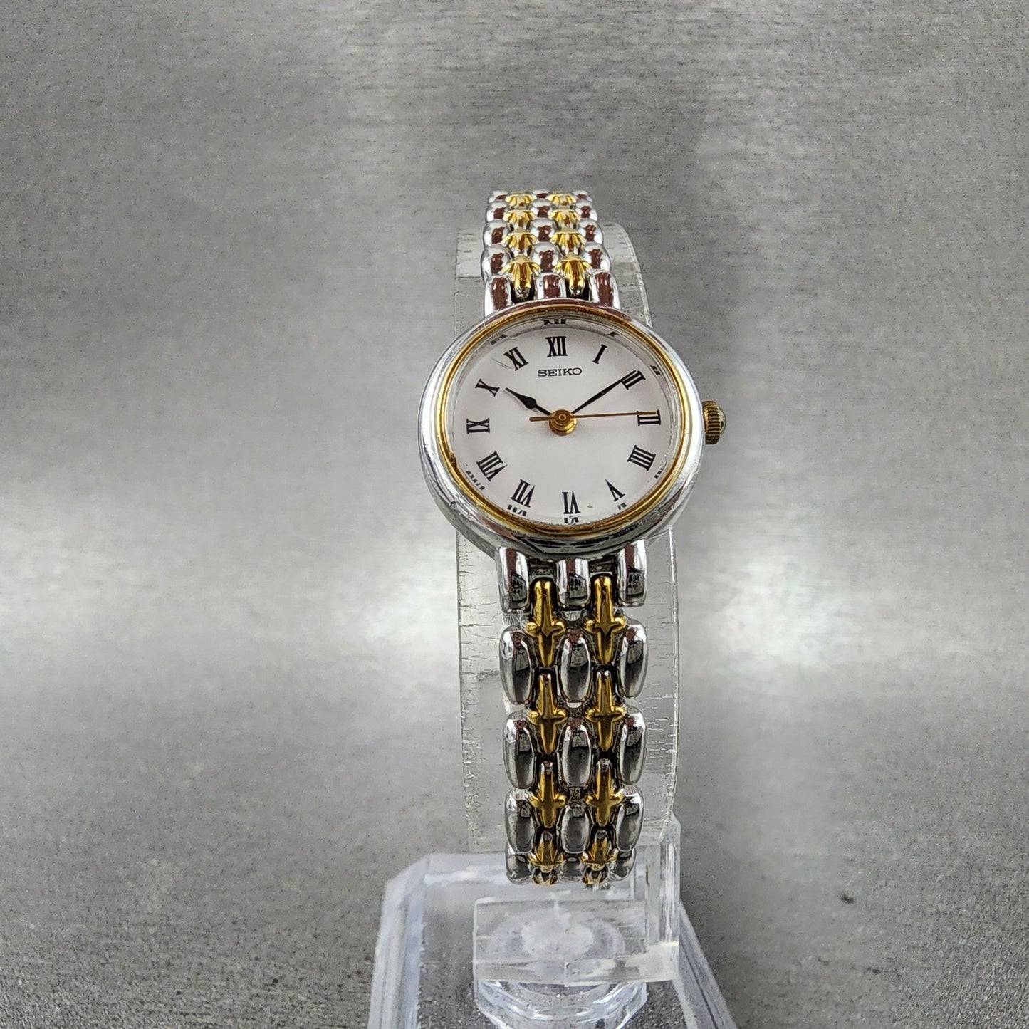 Seiko Watch Women 20mm White Dial Two Tone Round 1f210a30 New Battery5