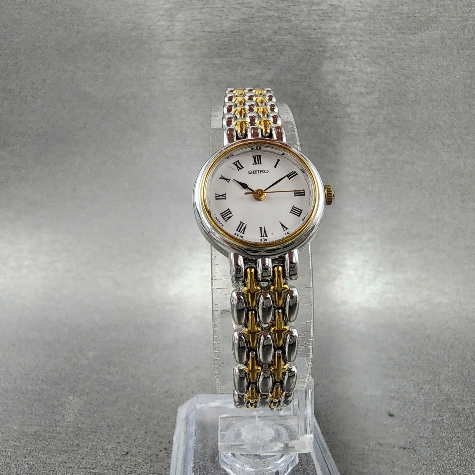 Seiko Watch Women 20mm White Dial Two Tone Round 1f210a30 New Battery5