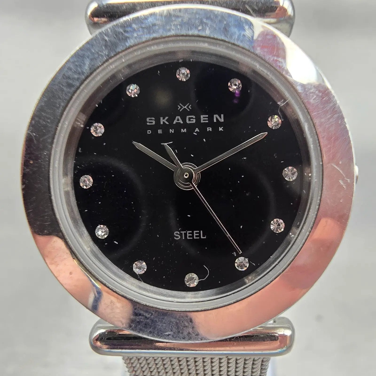 Skagen Denmark Watch Women 25mm Black Dial Silver Tone Round 107SSSBD New Batt1