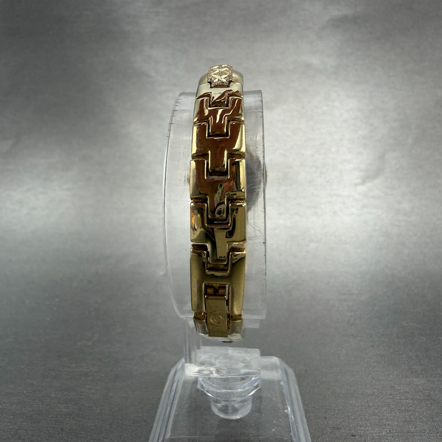 Elgin Watch Women 18mm MOP Dial Gold Tone Oval EG8074 Diamond New Battery GT767