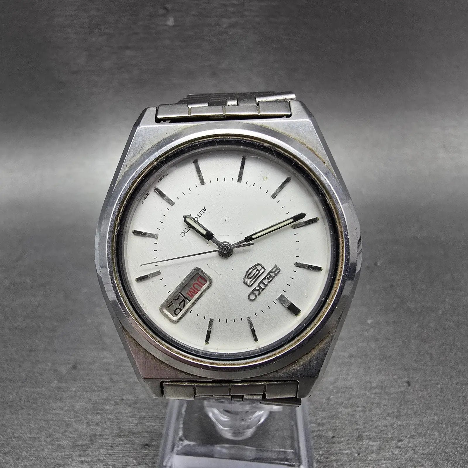 Seiko 5 Automatic Watch Men 38mm Silver Dial Silver Tone Daydate 7009-876A PARTS0