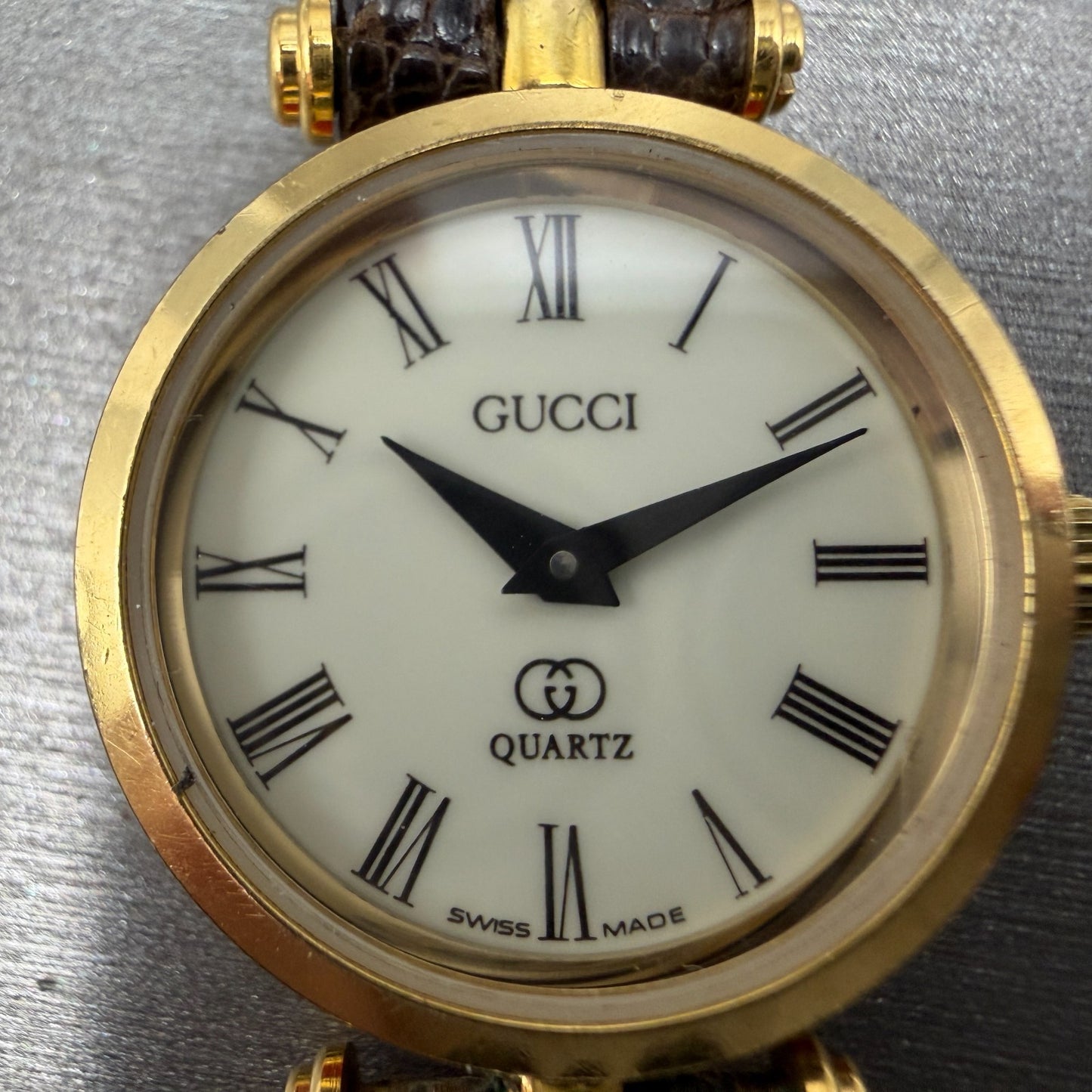 Gucci 2000L Watch Women 21mm Cream Dial Gold Plated Round New Battery KLQ2