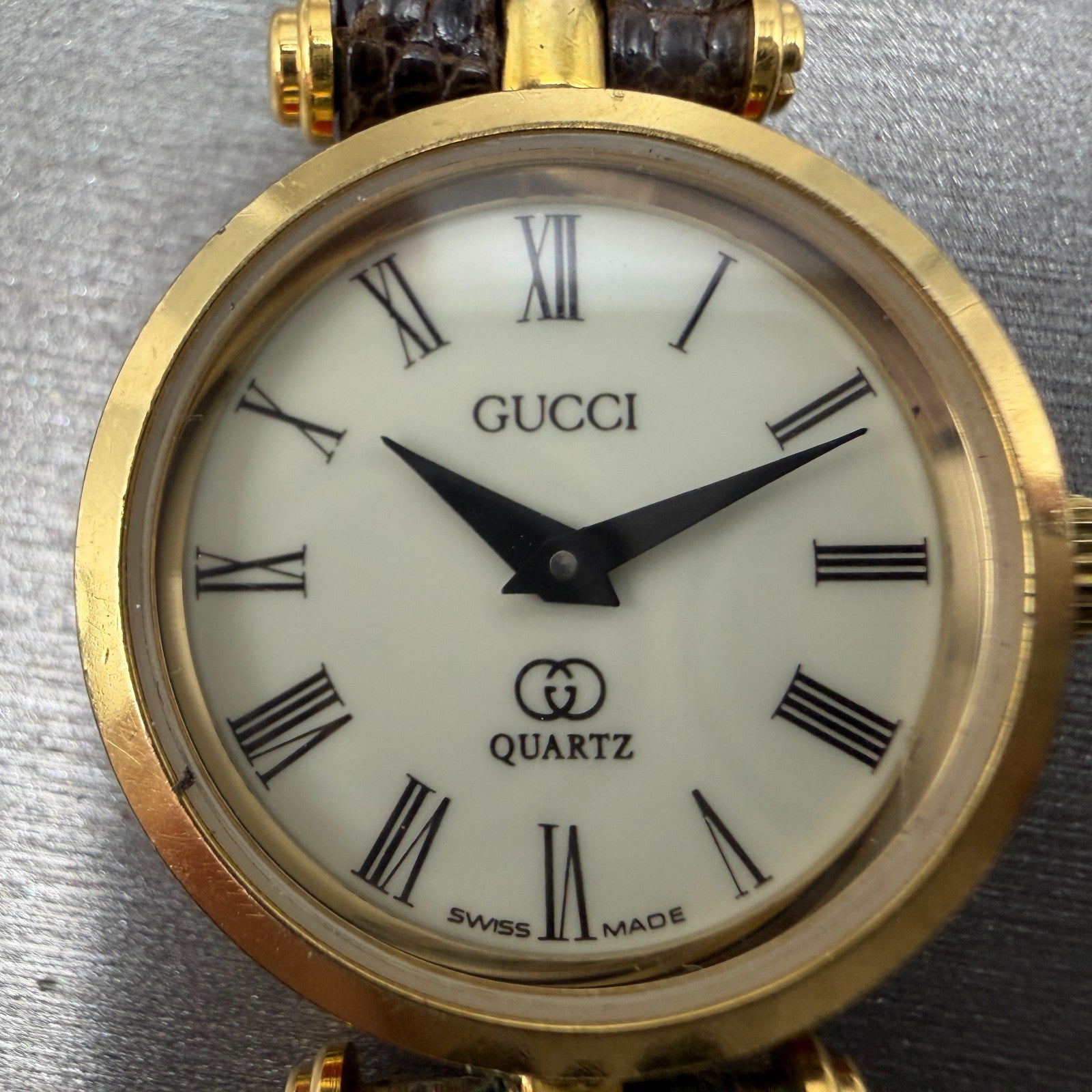 Gucci 2000L Watch Women 21mm Cream Dial Gold Plated Round New Battery KLQ2