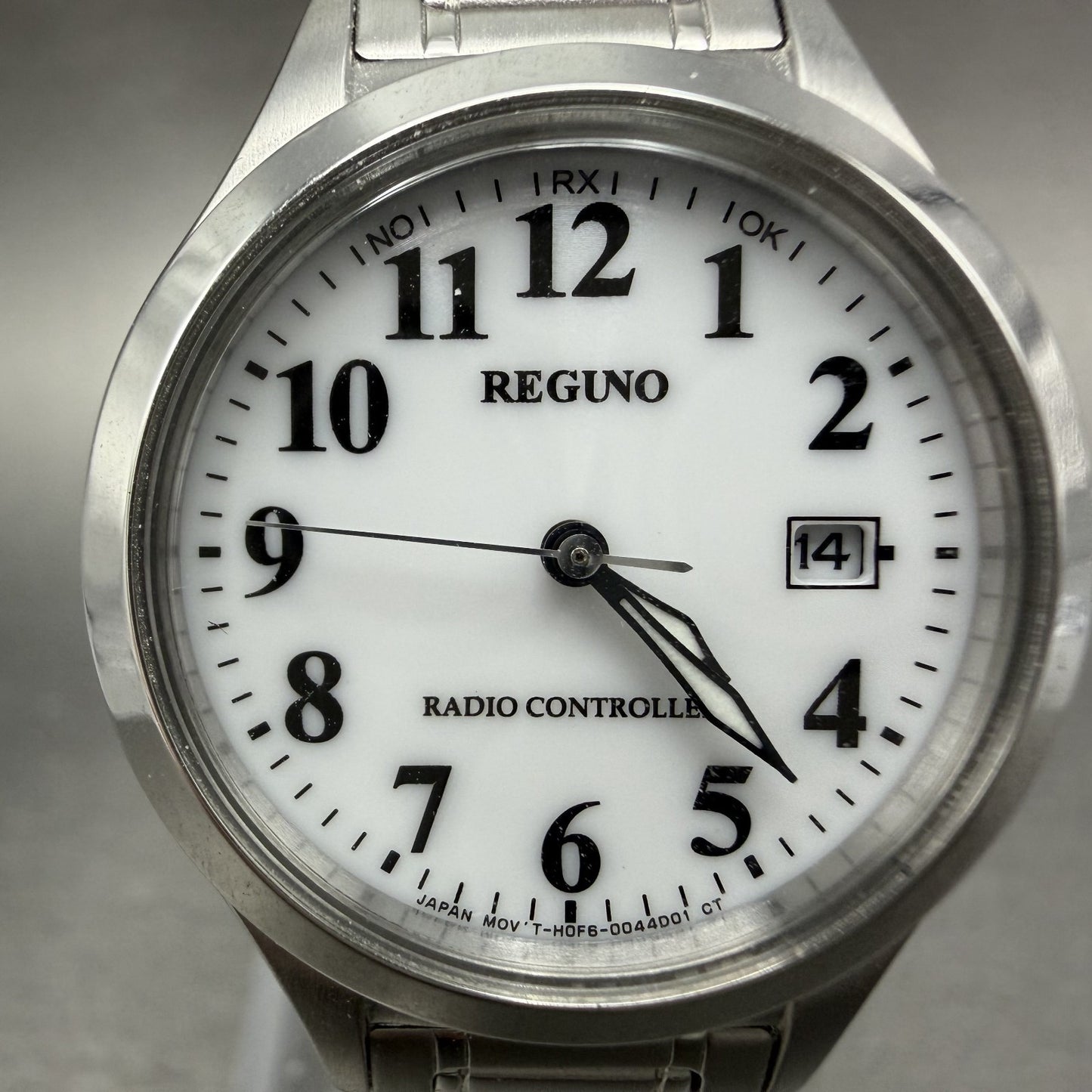 Citizen Reguno Watch Women 28mm White Dial Silver Tone Date Round Runs Solar1