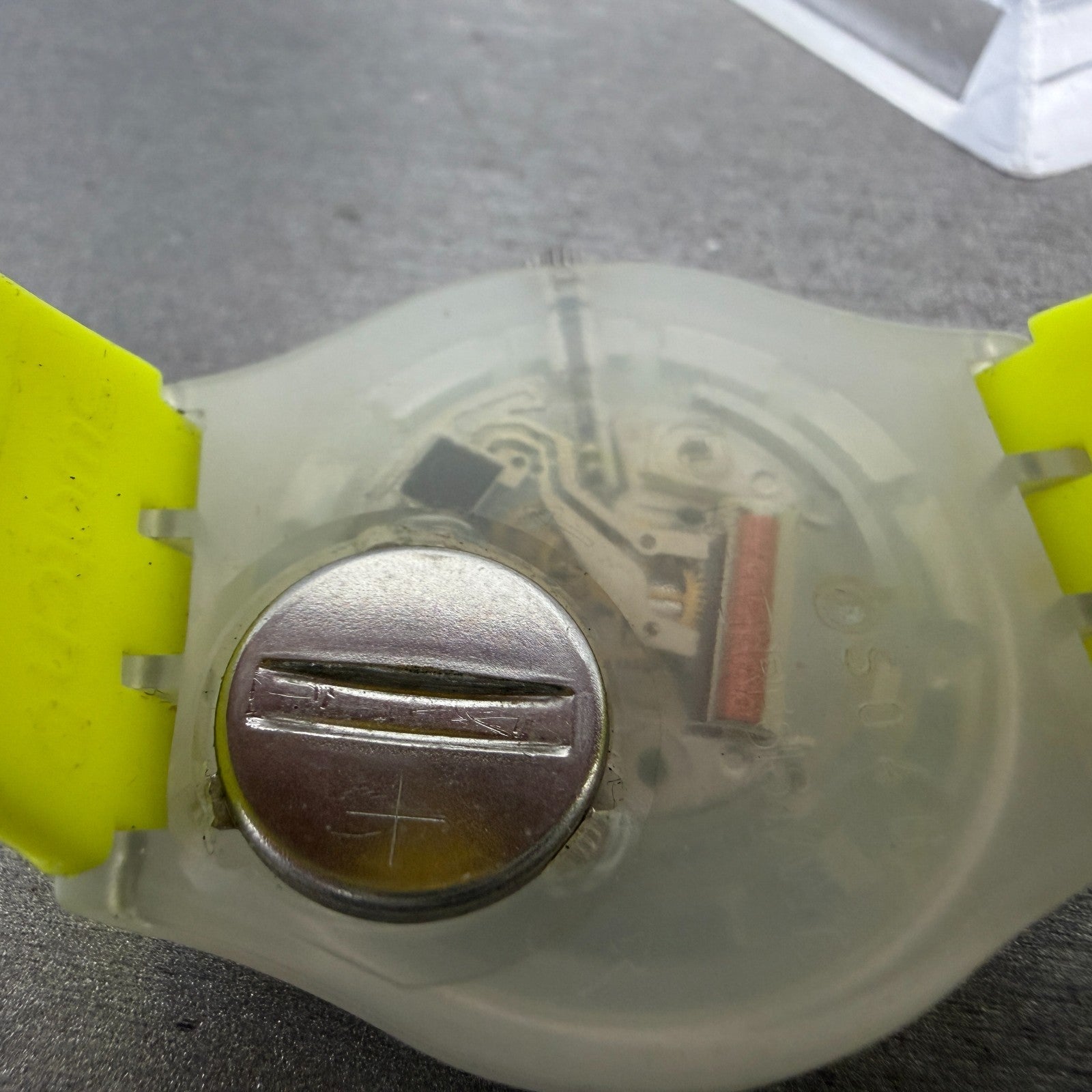 Swatch TRACOLLA Watch Men 34mm Yellow Dial Clear Case Round GK340 New Battery9
