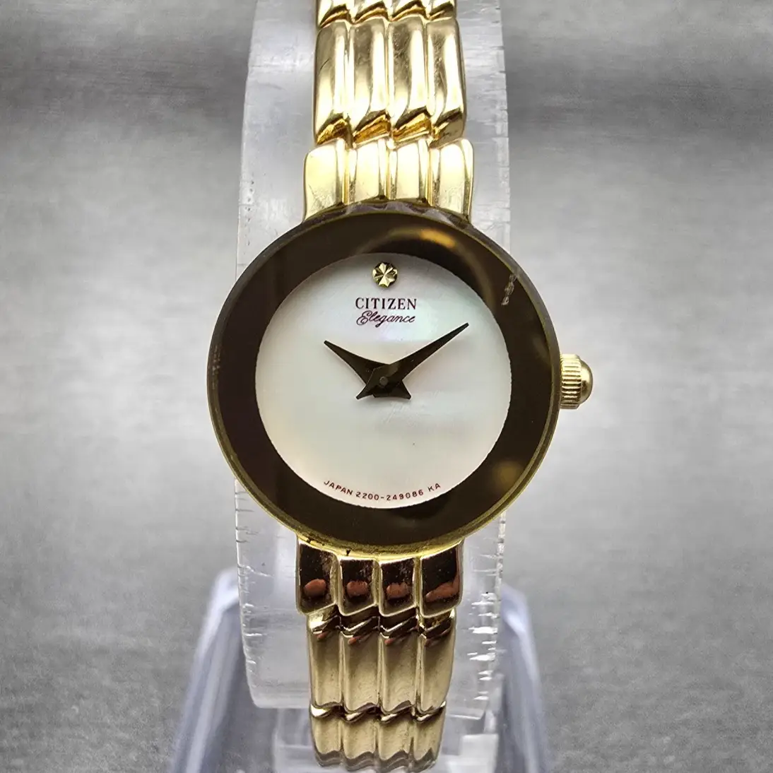 Citizen Elegance Watch Women 17mm MOP Dial Gold Tone Round 2200-242271 New Batt0