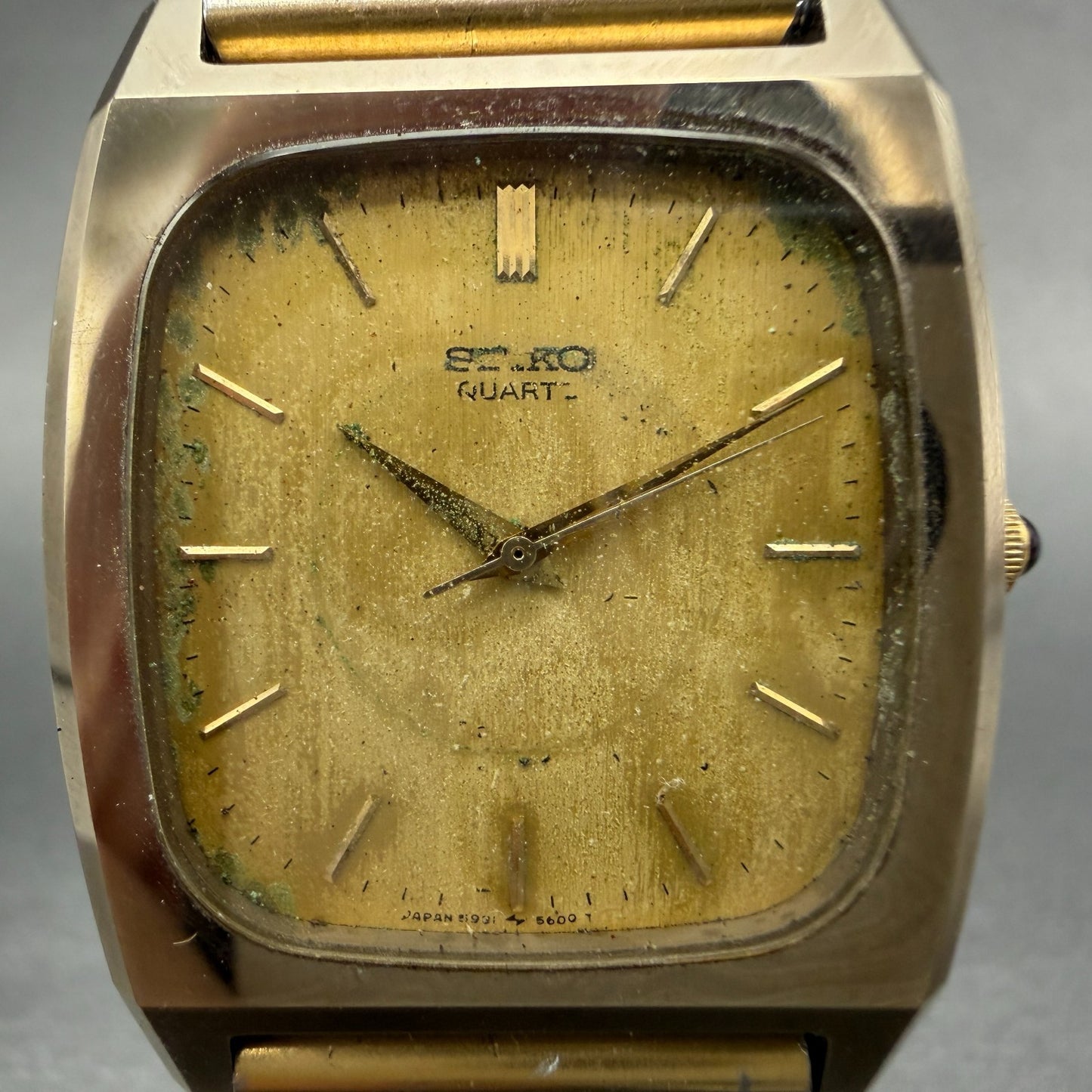 Seiko Tank Watch Men 30mm Gold Dial Gold Tone Rectangle 5931-5341 New Battery1