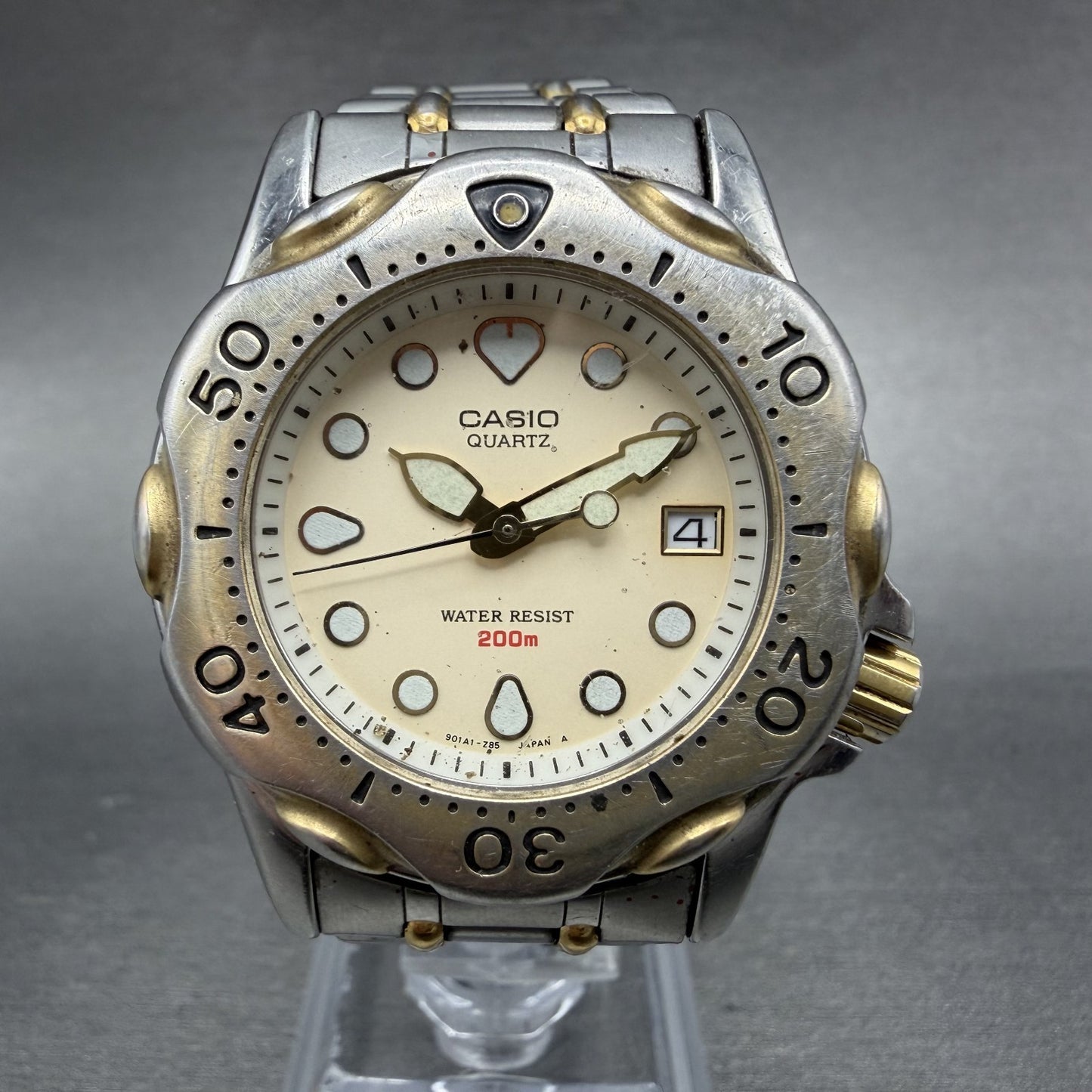 Casio Diver Watch Men 36mm Cream Dial Two Tone Date Round MDP-823 New Battery0