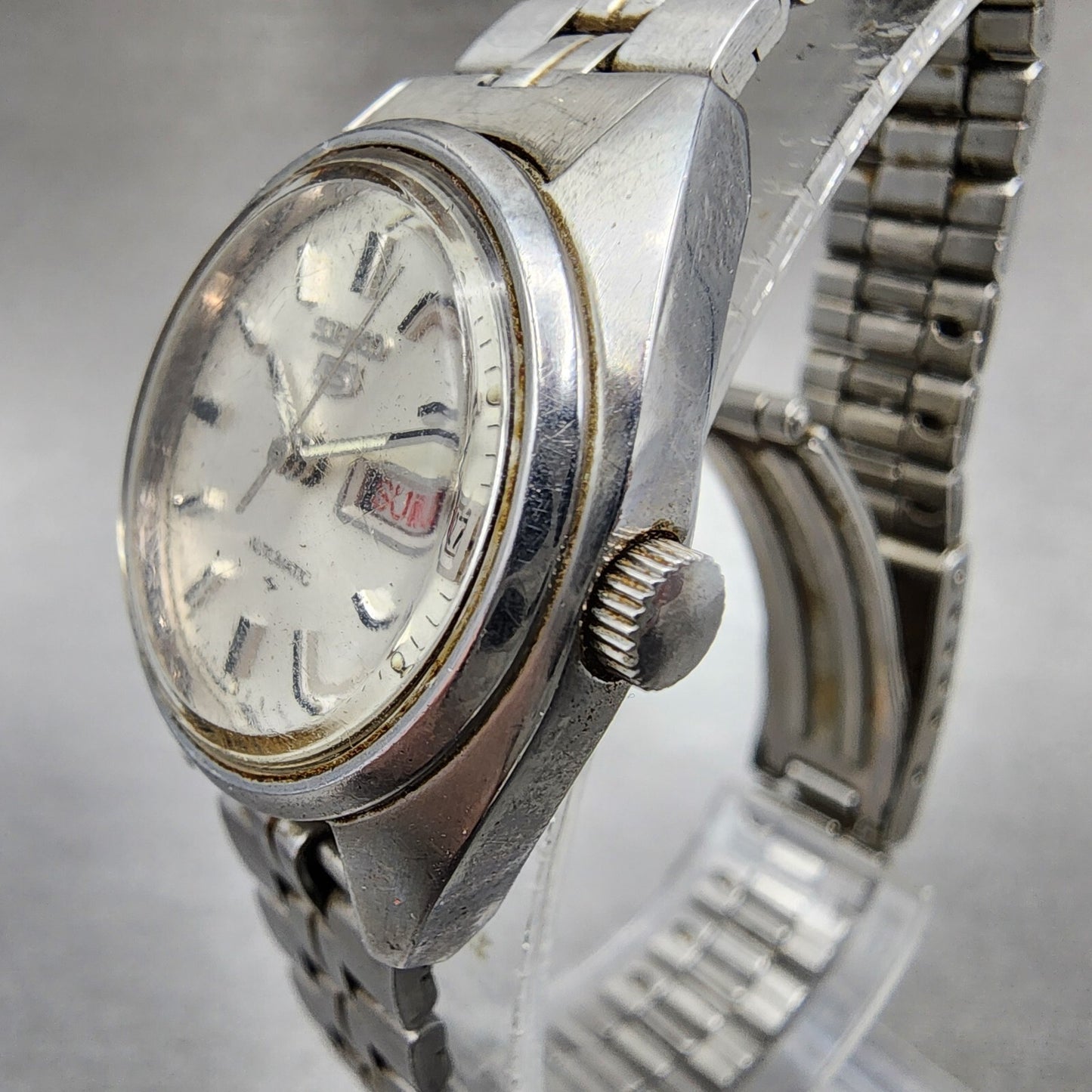 Seiko 5 Automatic Watch Women 26mm Silver Dial Silver Tone Daydate 42060010 Run2