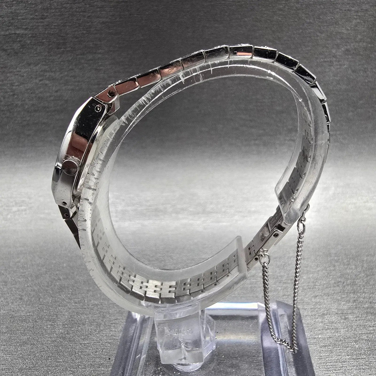 Seiko Pulsar Watch Women 16mm Silver Dial Silver Tone Oval V233-5810 New Battery8