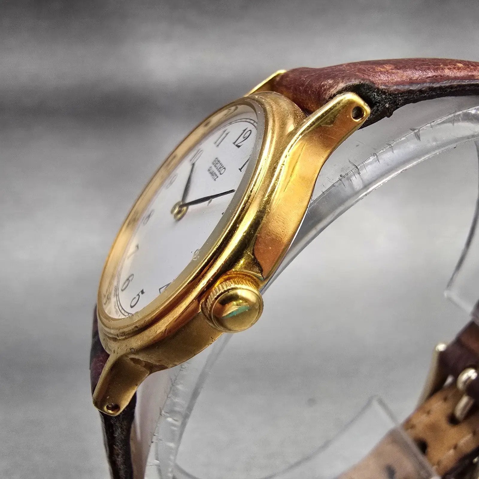 Seiko Watch Women 25mm White Dial Gold Tone Round V700-6091 New Battery Vintage2