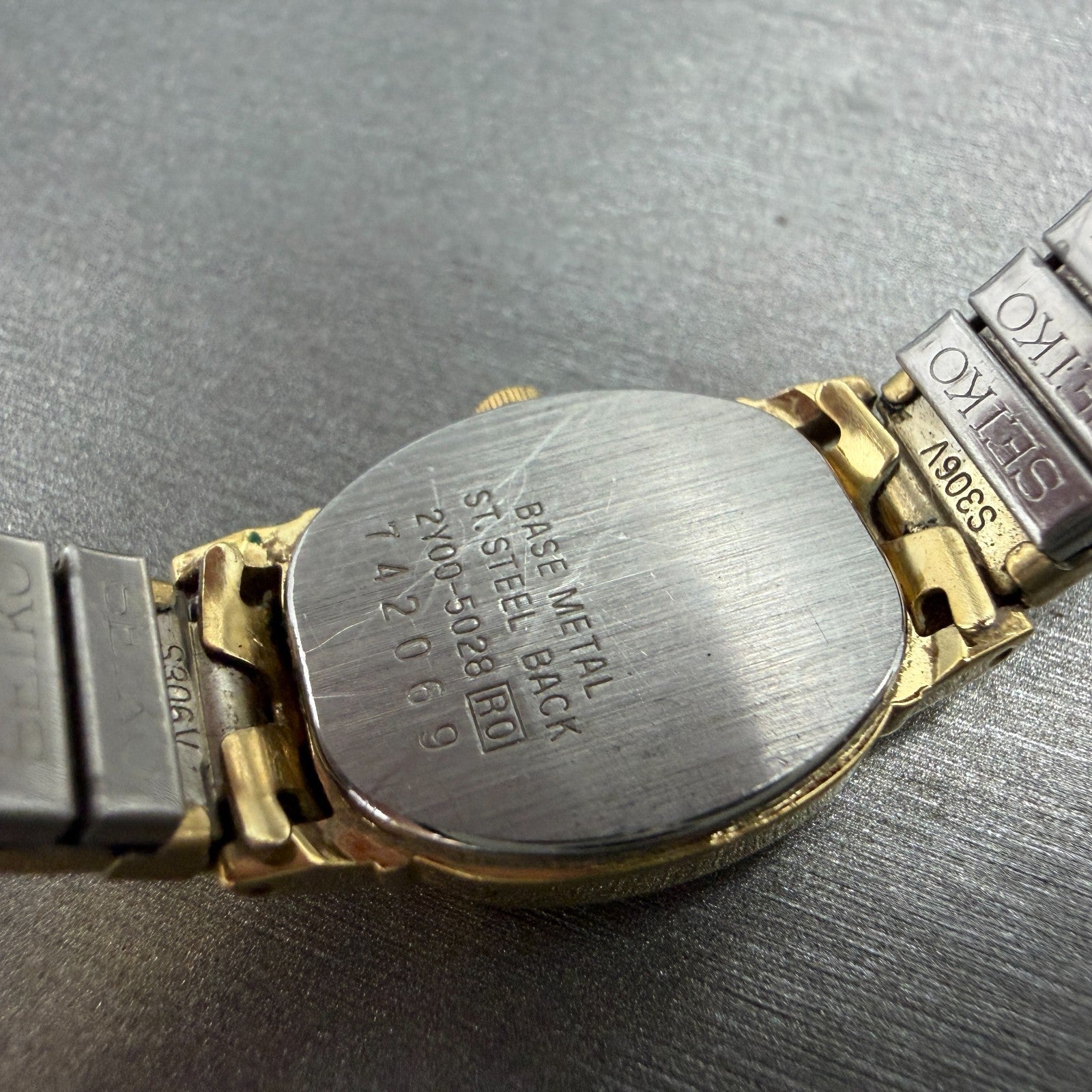 Seiko Watch Women 17mm Champagne Dial Gold Tone Rectangle 2Y00-5028 New Battery69