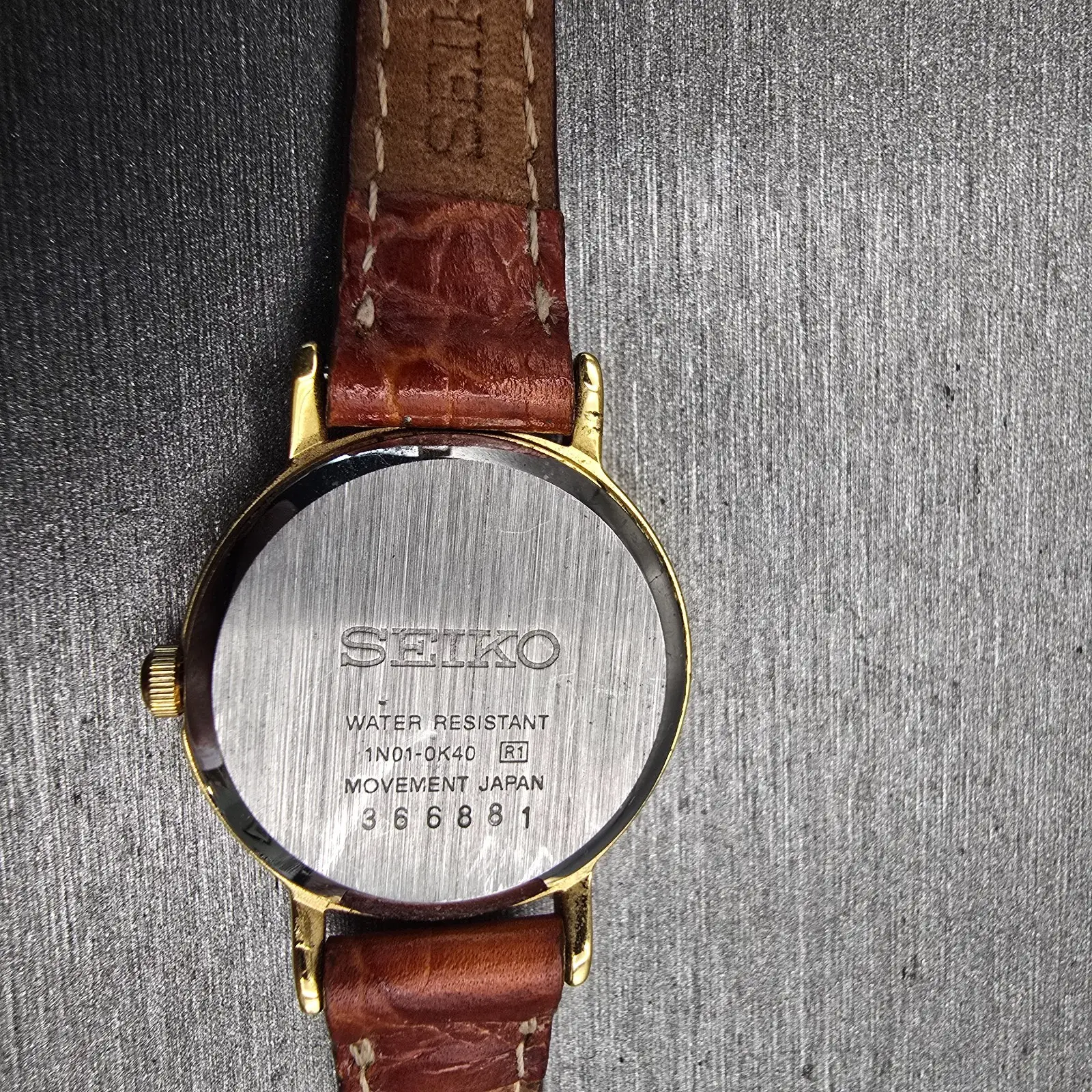 Seiko Watch Women 22mm Ivory Dial Gold Tone Round 1N01-0K40 New Battery Vintage10