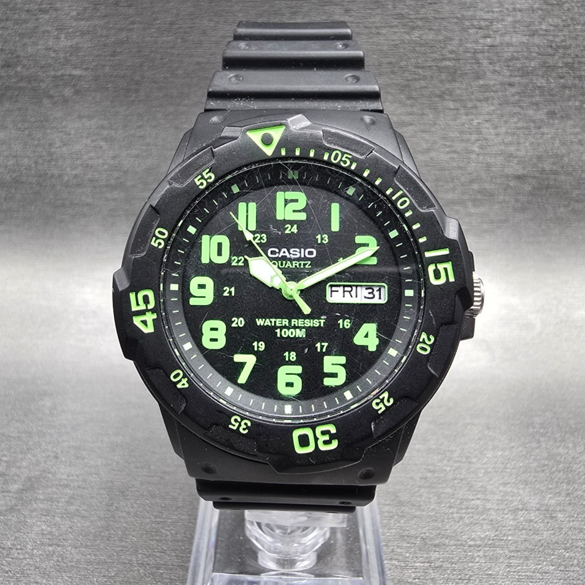 Casio Diver Watch Men 43mm Black Green Daydate Round MRW-200H New Battery0