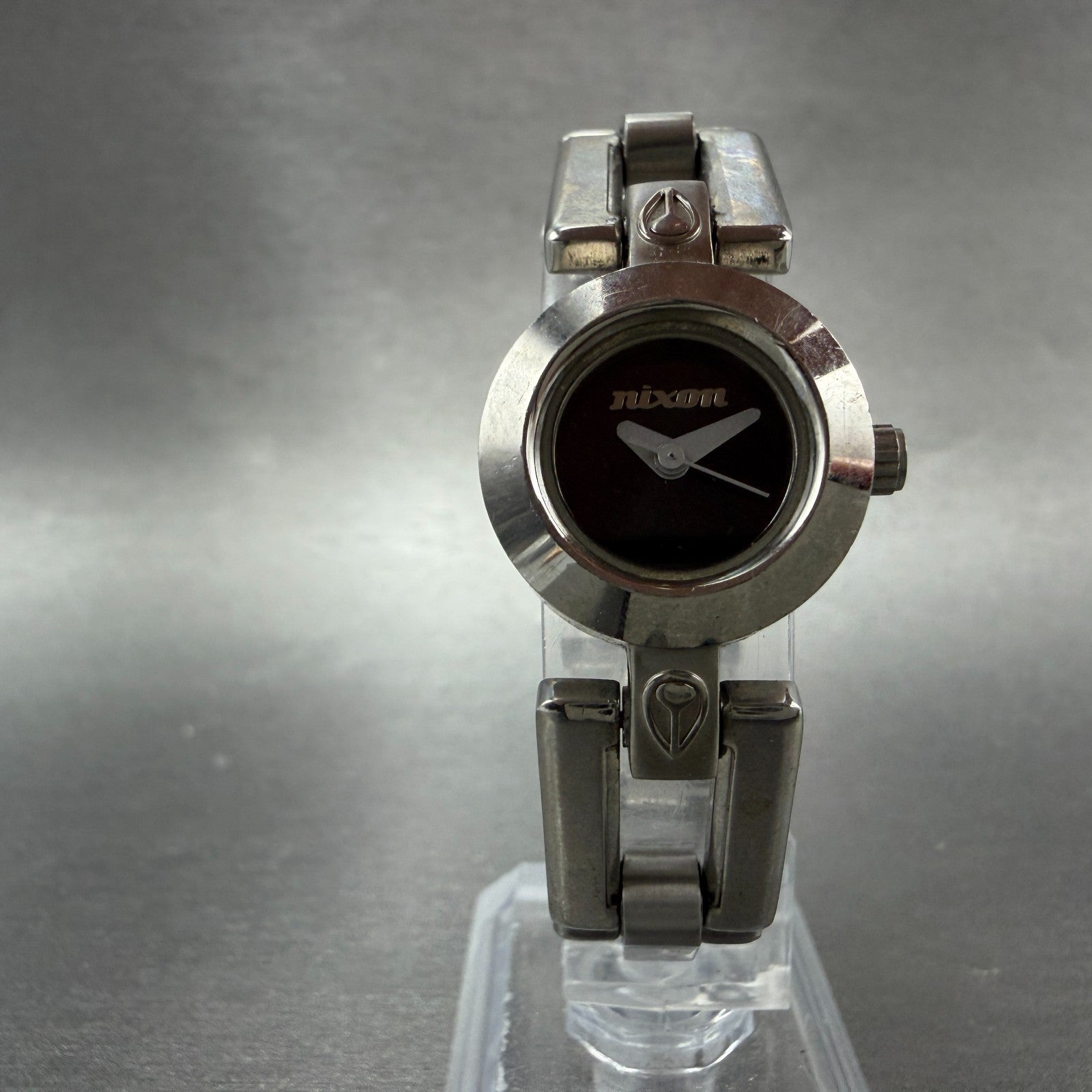 Nixon Nice Watch Women 21mm Black Dial Silver Tone Round New Battery5