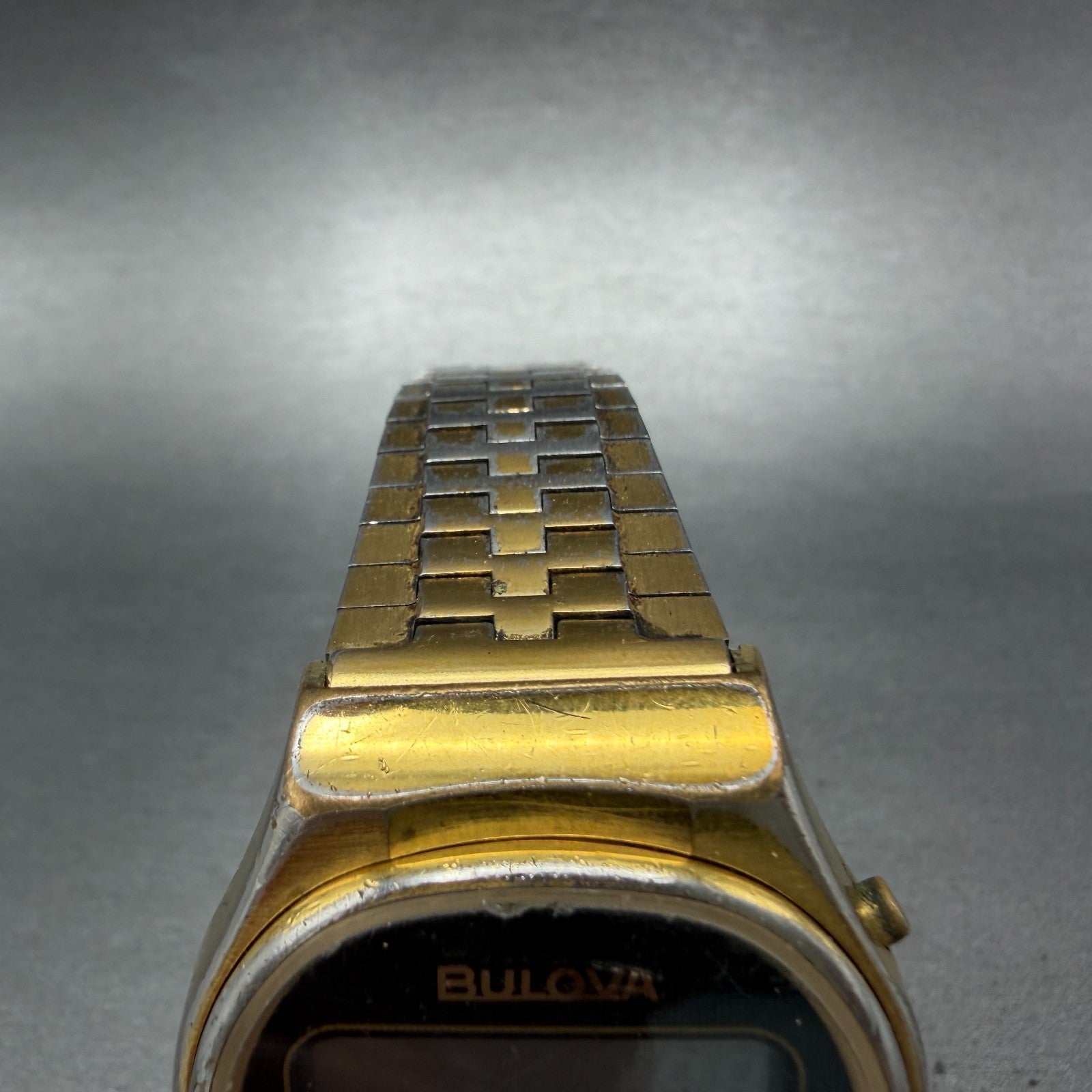 Bulova Digital Watch Men 37mm LCD Gold Tone Daydate Round Vintage N7 PARTS5