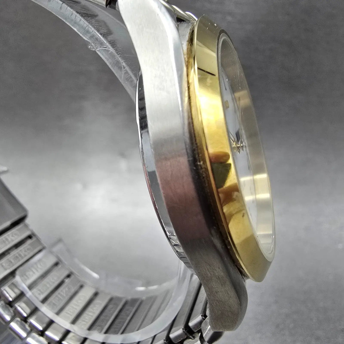 Seiko Solar Watch Men 37mm White Dial Two Tone Daydate Round V158-0AB0 Runs JP733
