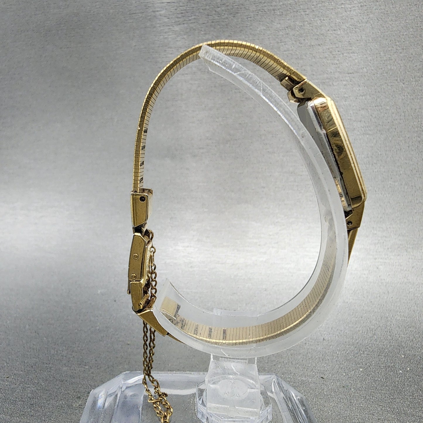 Seiko watch Women 13mm Champagne Dial Gold Tone Rectangle 2e205019 New Battery9