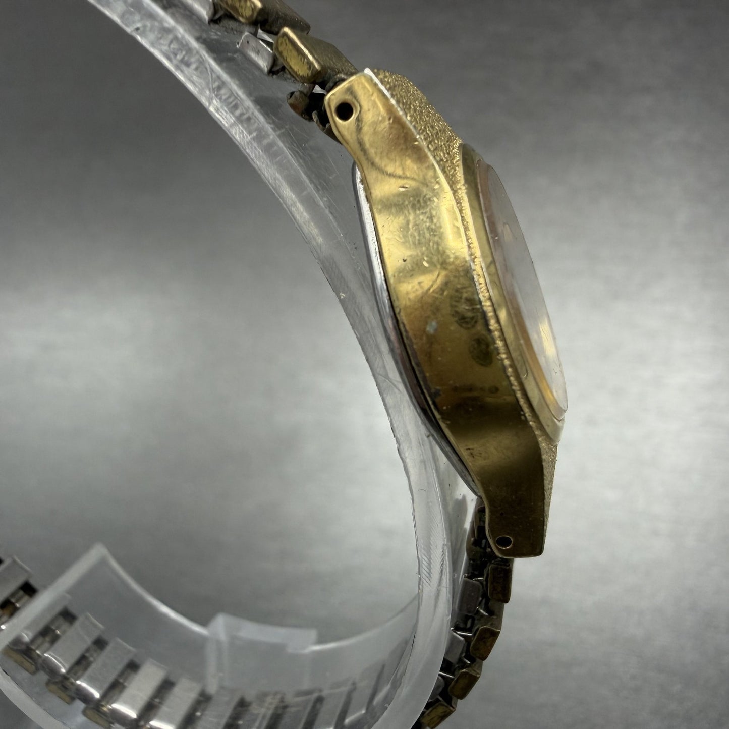 Seiko Watch Women 20mm Black Dial Gold Tone Round Vintage 8Y21-0020 New Battery3