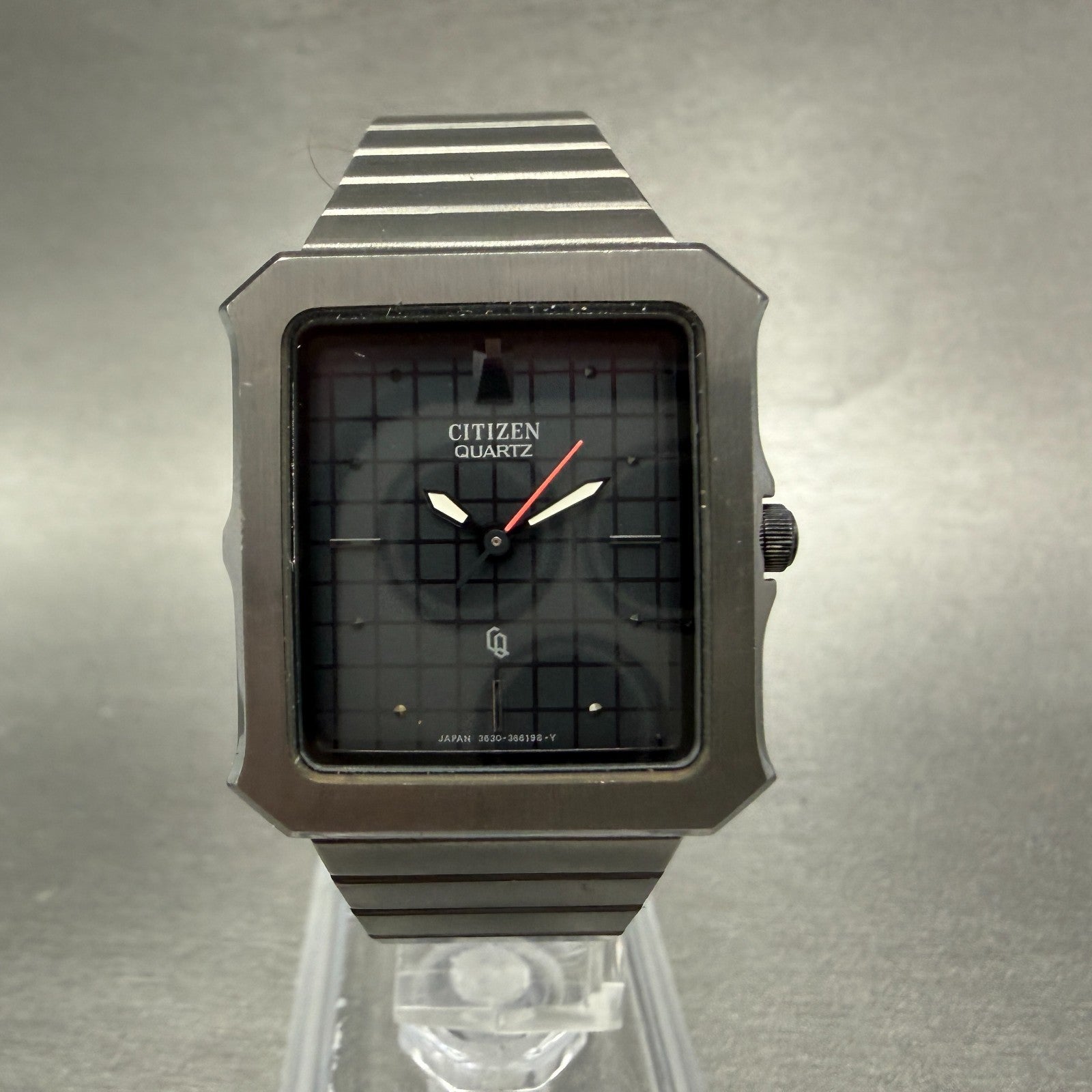 Citizen CQ Watch Women 28mm Black Dial Gray Tone Rectangle 3630 New Battery0