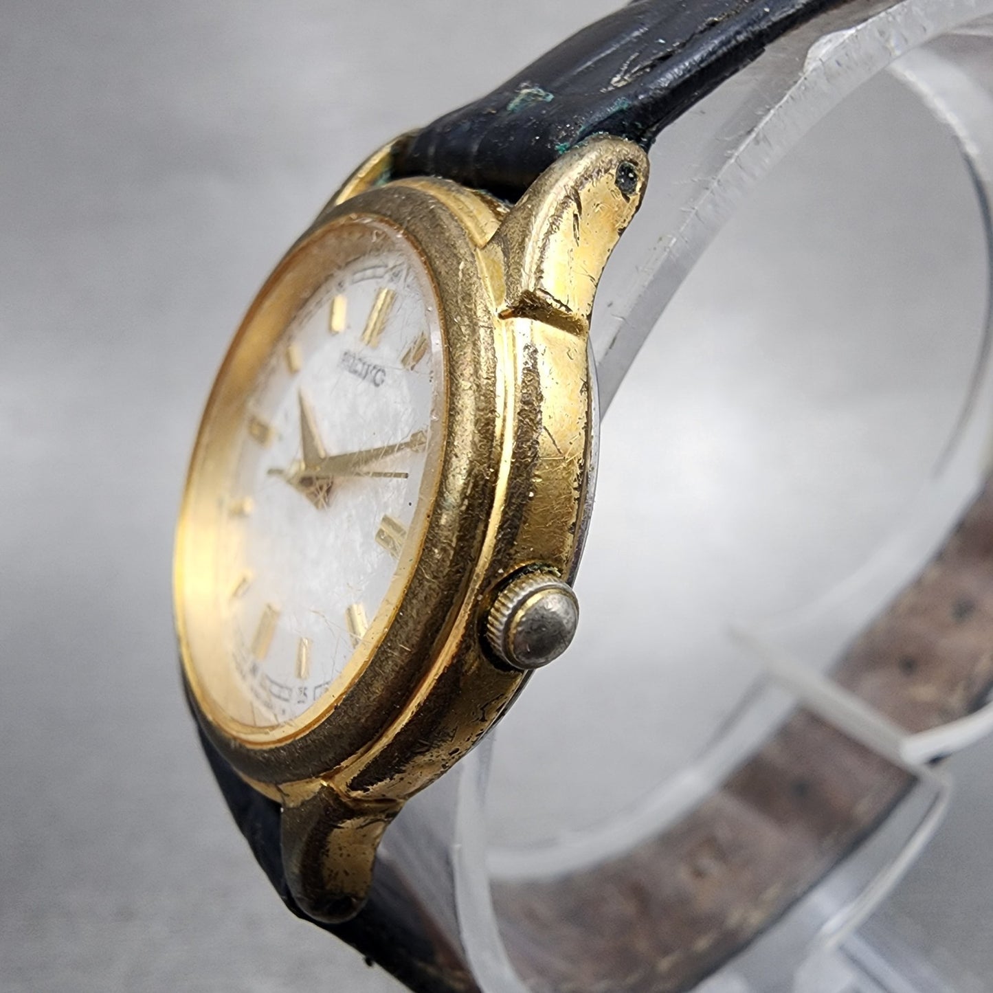 Seiko Watch Women 25mm White Dial Gold Tone Round V7011930 New Battery2