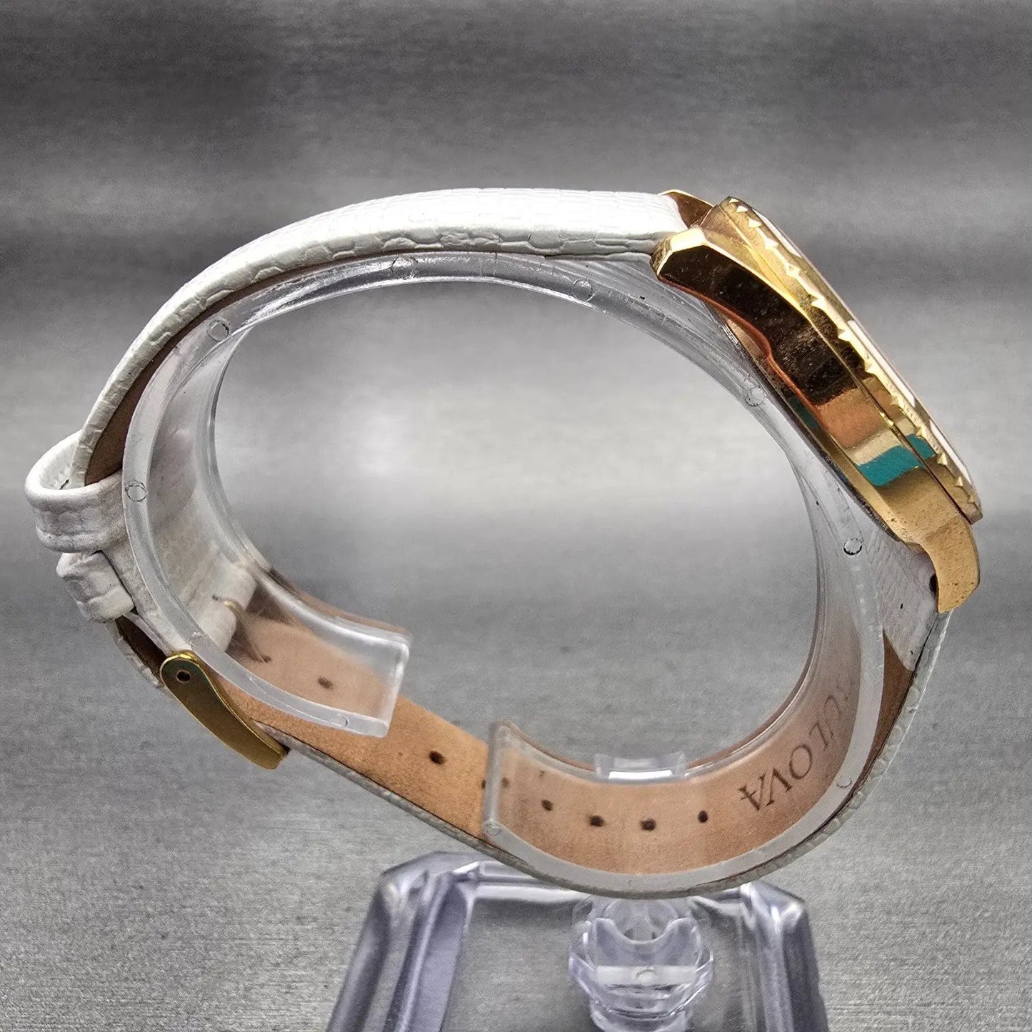 Bulova Watch Women 32mm MOP Dial Two Tone Diamonds Round 98P119 New Battery8