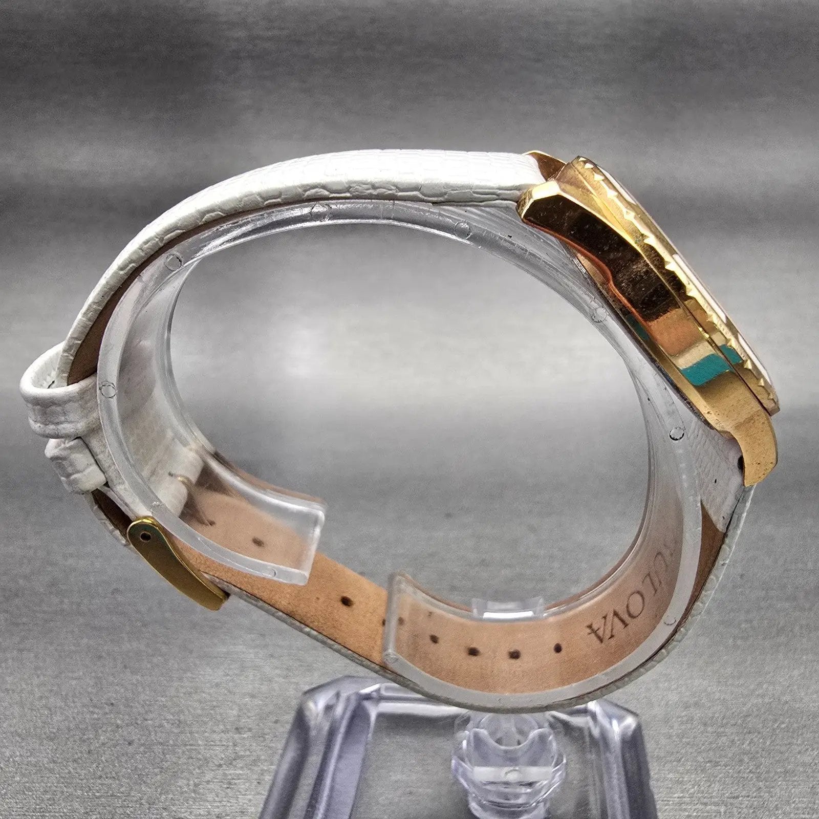 Bulova Watch Women 32mm MOP Dial Two Tone Diamonds Round 98P119 New Battery8
