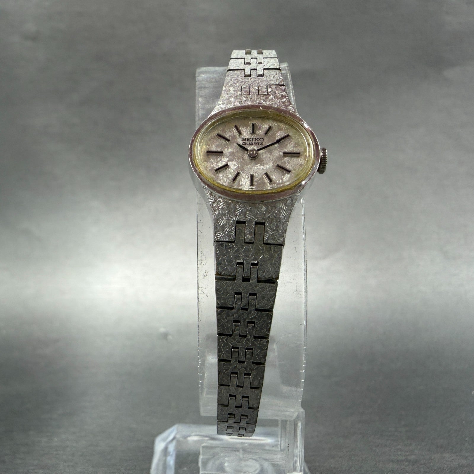 Seiko Watch Women 17mm Silver Dial Silver Tone Oval 1400-7389 New Battery VTG G55