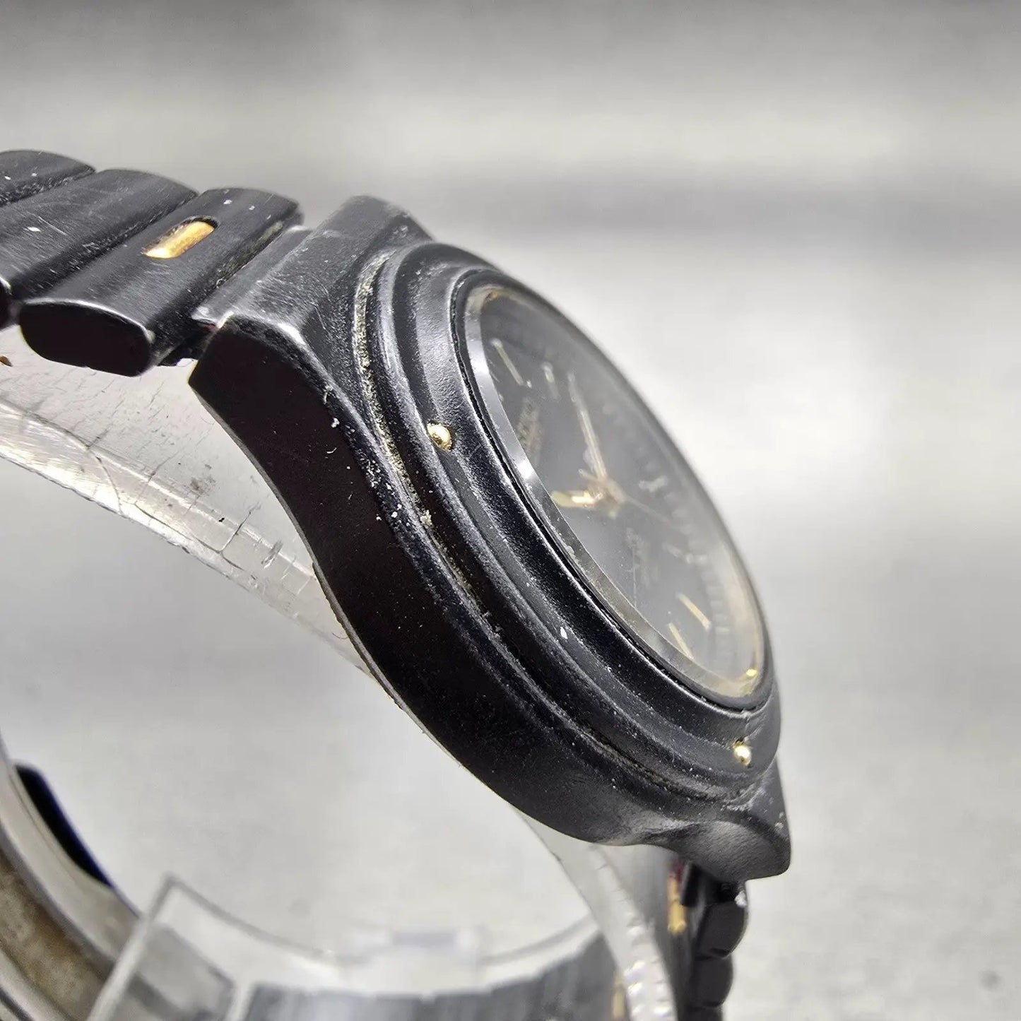 Seiko SQ Sports 100 Watch Women 26mm Black Dial Black & Gold Tone Daydate NewBat3