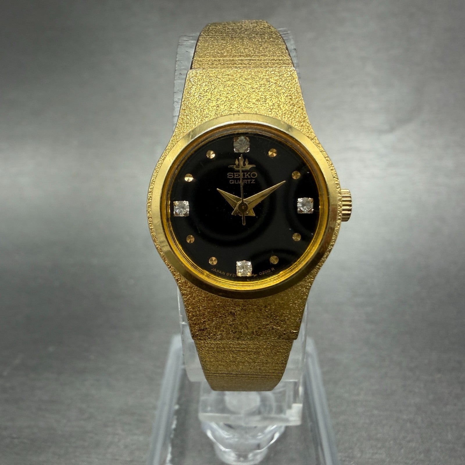 Seiko Watch Women 20mm Black Dial Gold Tone Round 8Y21-0020 New Battery Vintage0