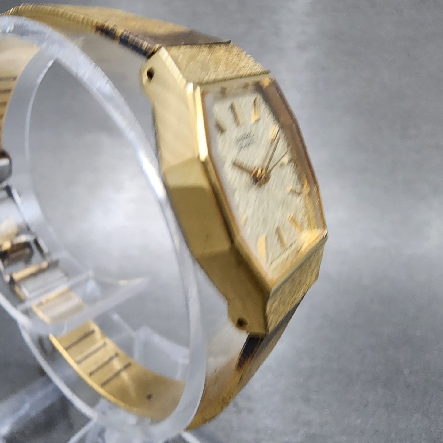 Seiko Watch Women 17mm Champagne Dial Gold Tone Octagon 14215530 New Battery3