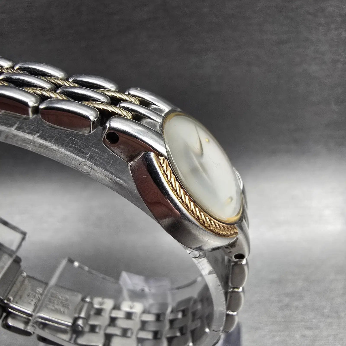 Seiko Watch Women 21mm MOP Dial Two Tone Round 1N00-0JK0 New Battery Vintage3