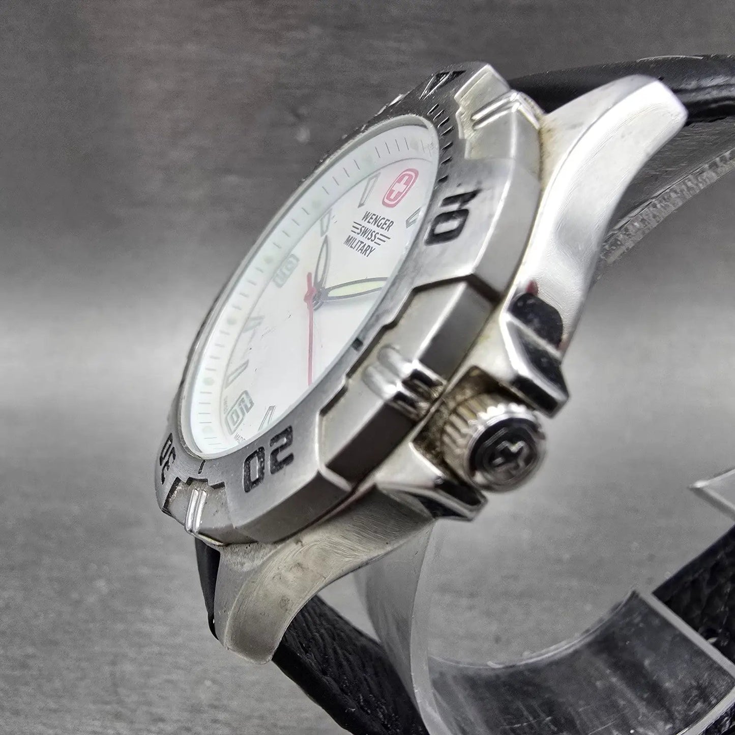 Wenger Swiss Military Dive Watch Men 40mm White Dial Silver Tone Date New Batt2