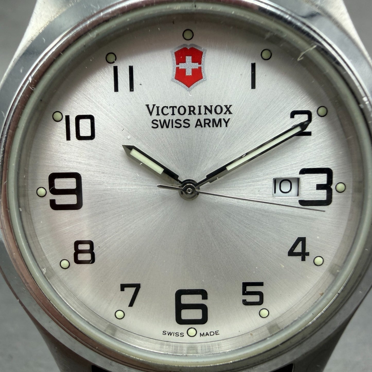 Victorinox Swiss Army Watch Men 40mm Silver Dial Silver Tone Date Round PARTS2