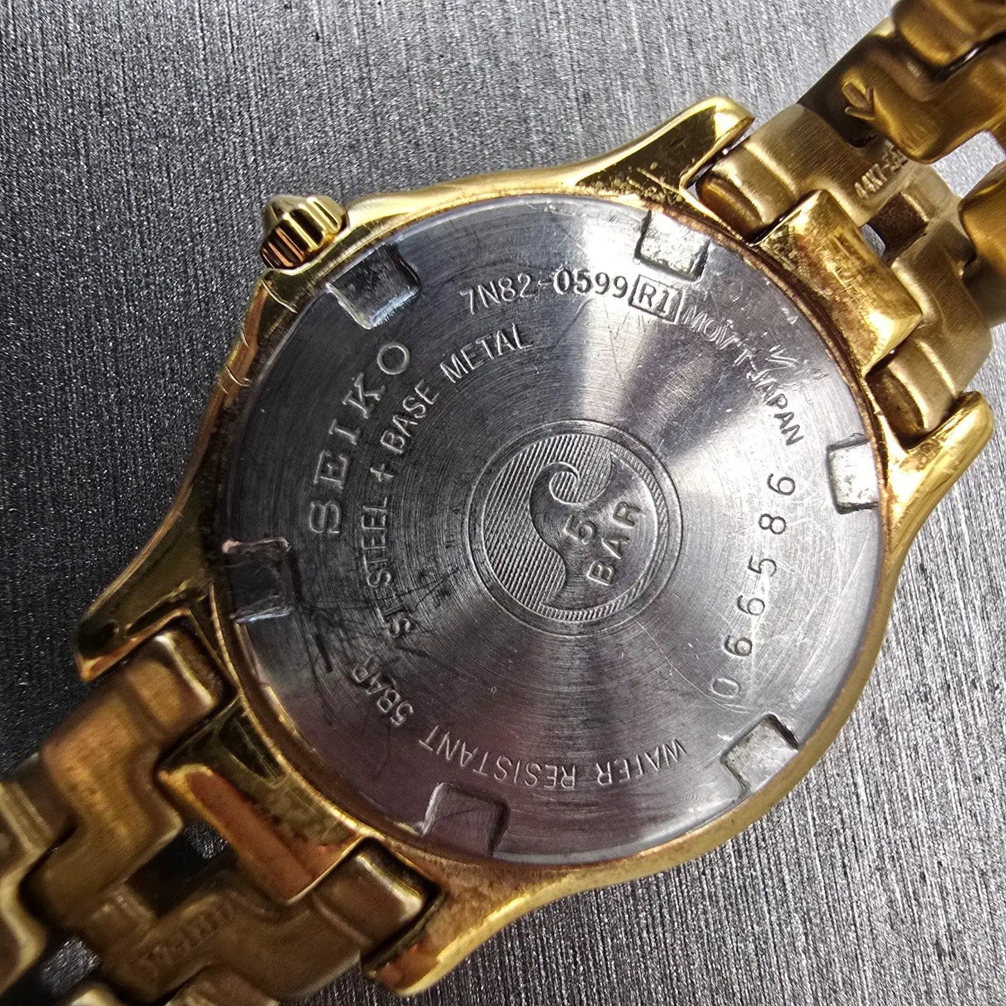 Seiko Watch Women 26mm Champagne Dial Gold Tone Date Round 7N82-0599 New Battery10